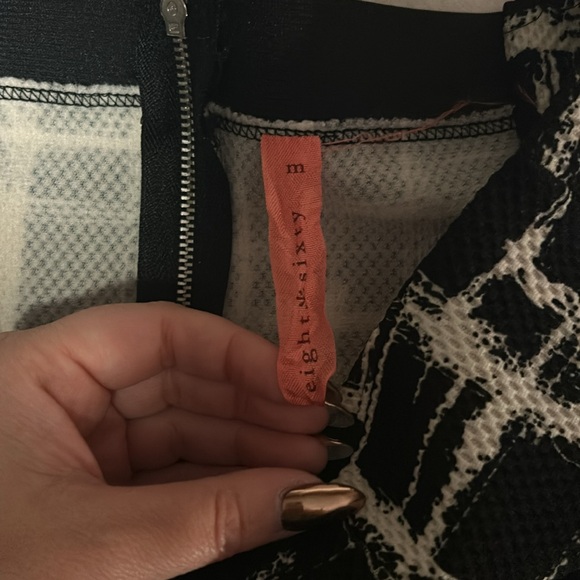 Eight Sixty Black & White Stretch Mini Skirt - Mediun - Picture 2 of 3